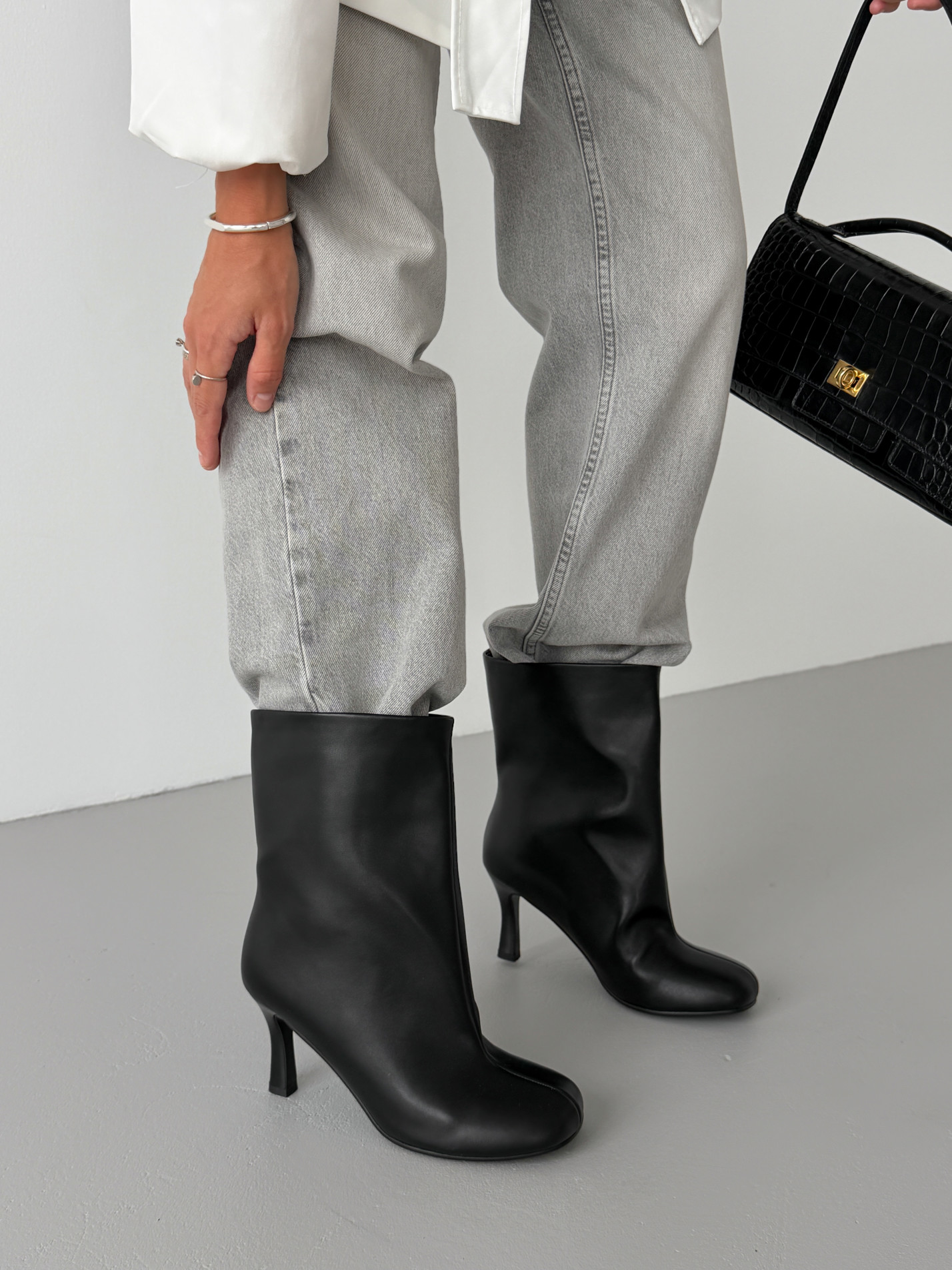 Variation Gallery Image
